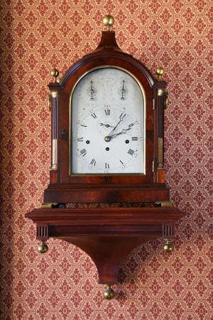 Bracket clock