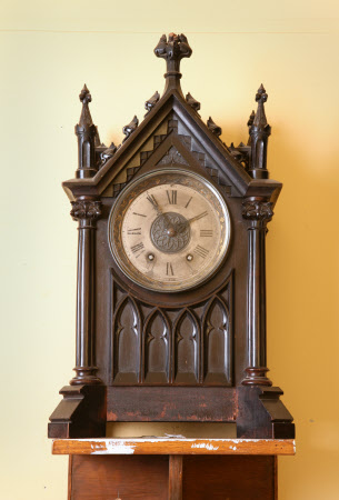 Bracket clock