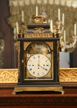 Bracket clock