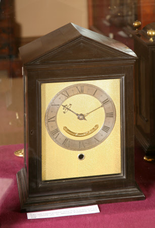 Bracket clock