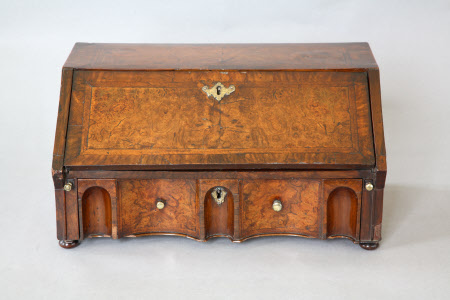 Dressing mirror stand