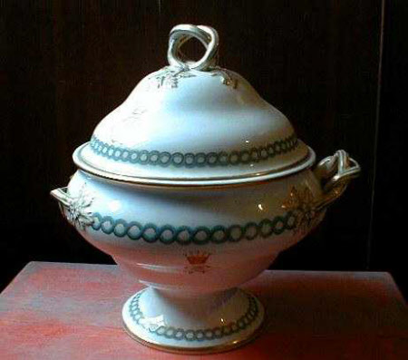 Soup tureen