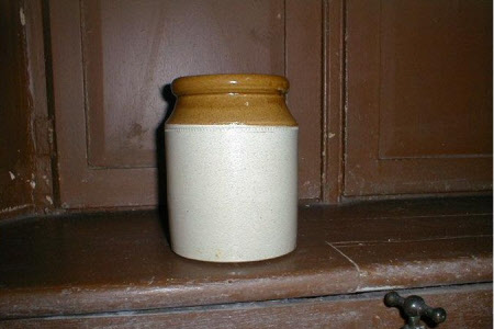 Salt pot