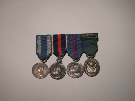 Miniature medal