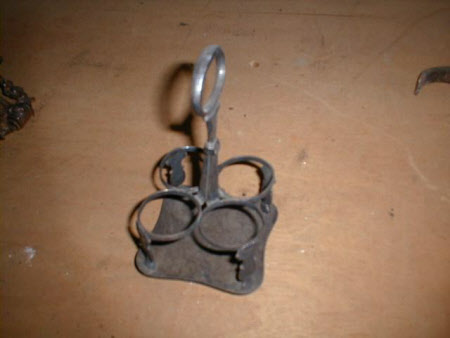 Cruet stand