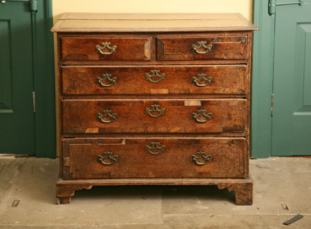 Chest of drawers
