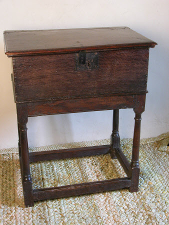 Box on stand
