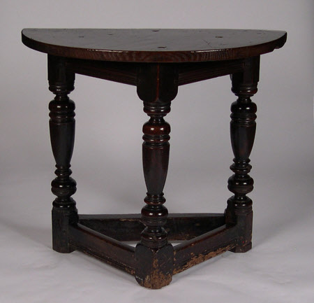 'credence'-type table