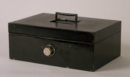 Cash box