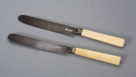 Dessert knives
