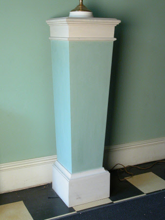 Plinth stand