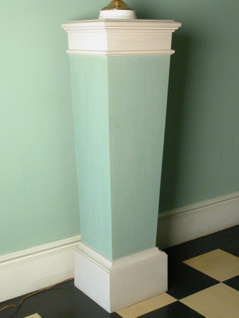 Plinth stand