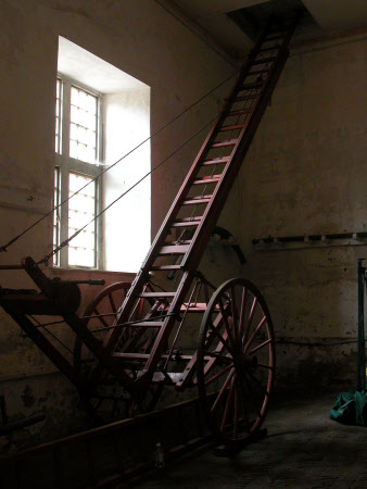 Extending ladder