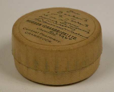 Pill container
