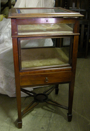 Specimen cabinet