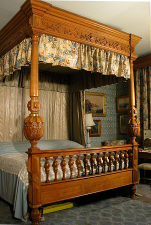 Tester bed