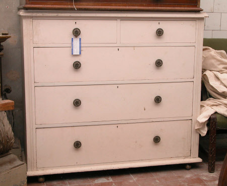 Chest of drawers
