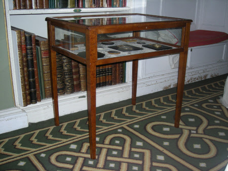 Display table