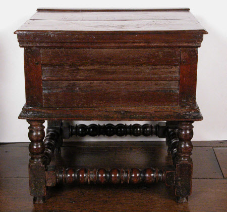 Box on stand