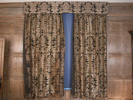 Curtains and pelmets
