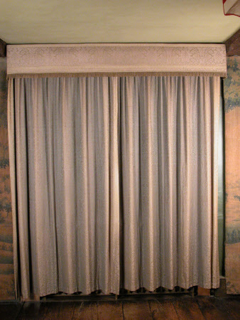 Curtains and pelmets