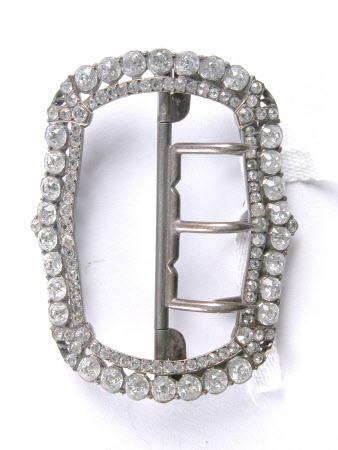 Dress buckle