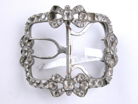 Dress buckle