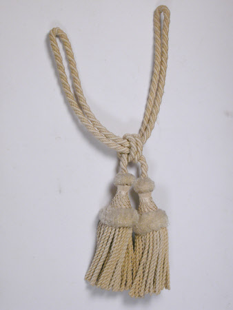 Curtain tie