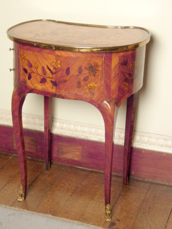 Table en chiffonier