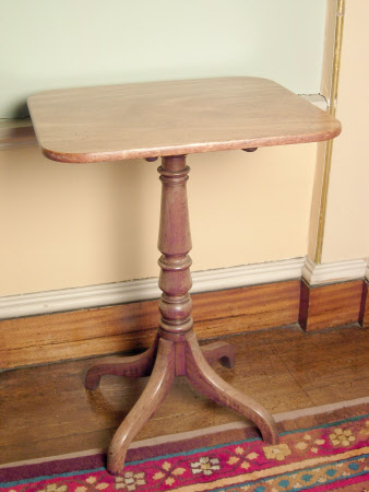 Tilt-top pedestal table