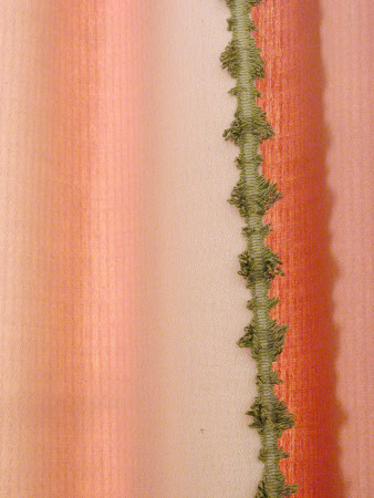 Curtain pelmet