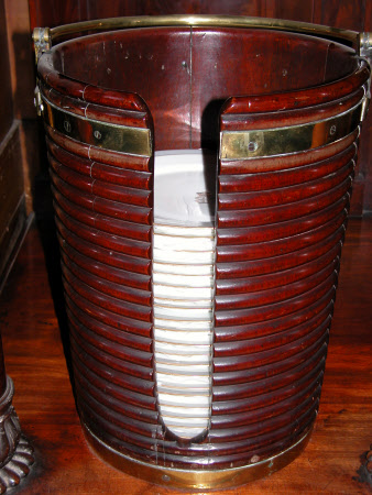 Plate bucket