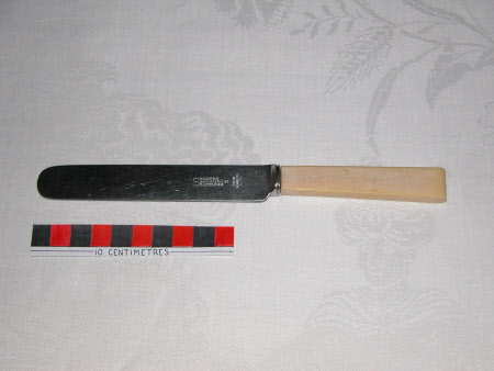 Tea knife