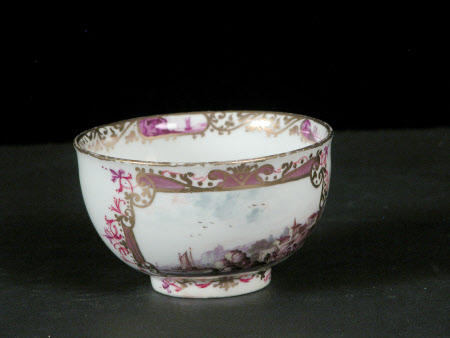 Tea bowl and saucer