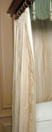 Bed curtain