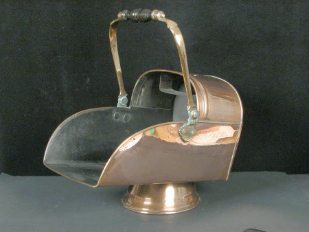 Coal scuttle and shovel