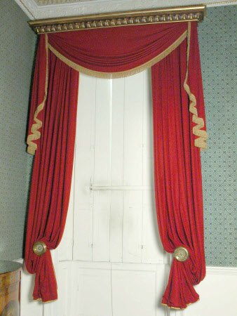 Curtains and pelmets