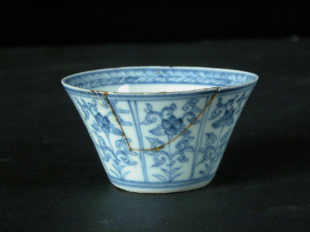 Tea bowl and saucer