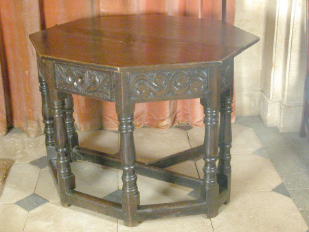 'credence'-type table