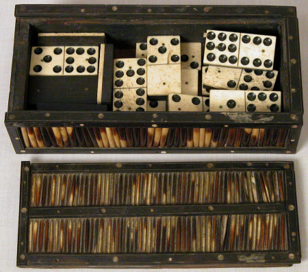 Dominoes box