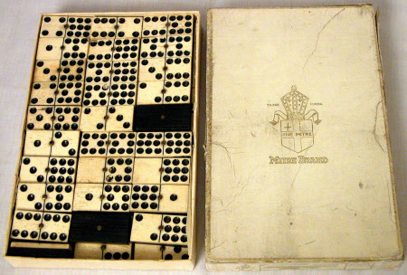Dominoes box
