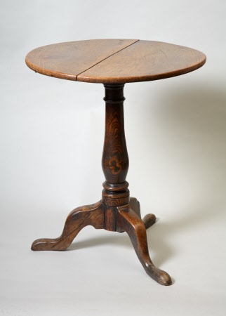 Tripod table