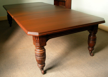 Extending dining table