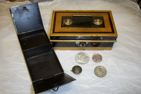 Cash box