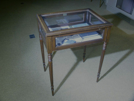 Display table