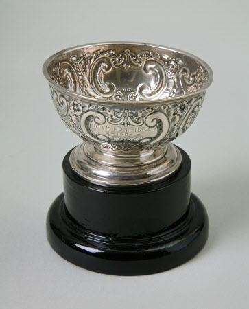 Pedestal bowl