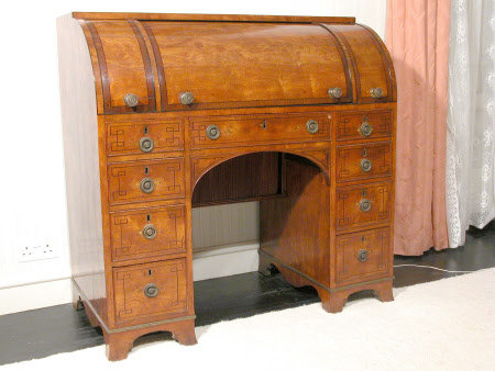 Roll-top desk