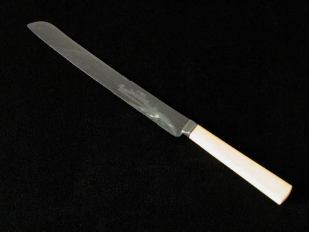 Bread knife