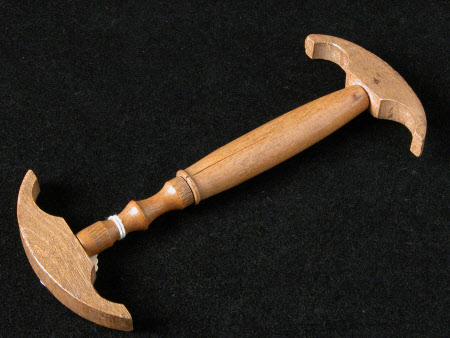 Hat stretcher