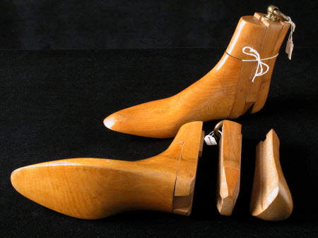 Boot stretcher